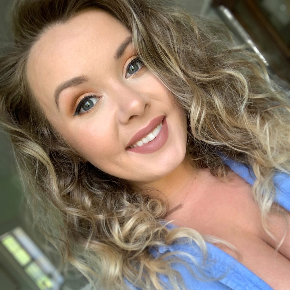 Meet your Posher, Ashley